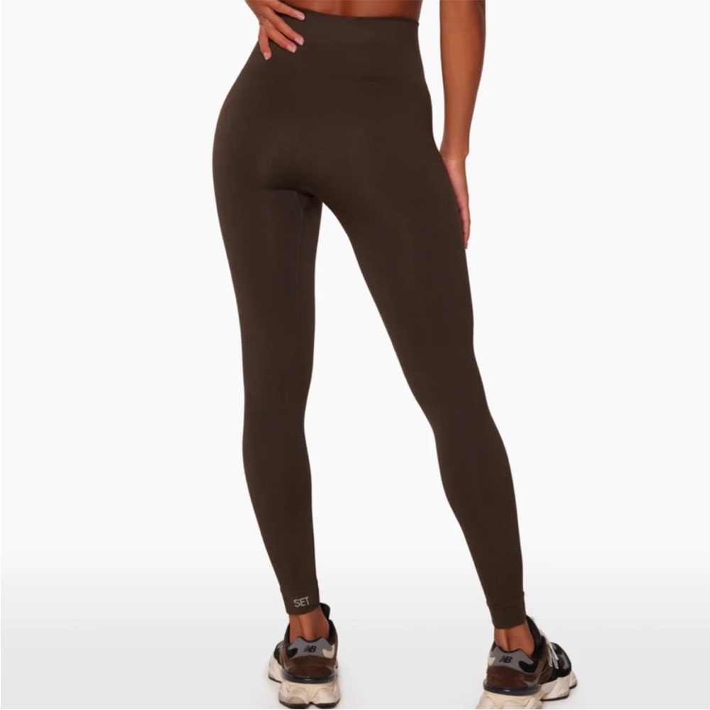 SET Active ScupltFlex Ribbed V Halter Tank + Leggings Set in Espresso Size M - Picture 7 of 15